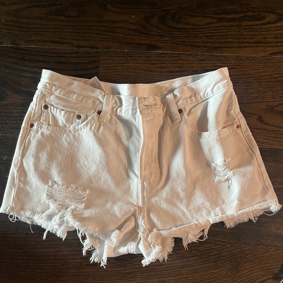 White Levi 501 shorts - Picture 3 of 6
